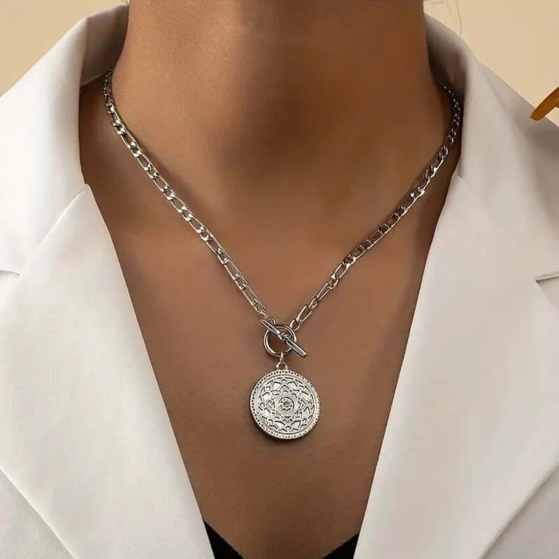 Elegant Alloy Vintage Pendant Necklace – Chic Clavicle Chain for Women - Dixie Hike & Style