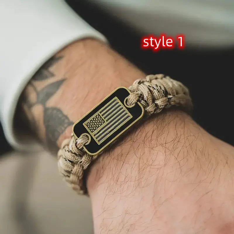 Wild West Stars & Stripes Paracord Bracelet - Dixie Hike & Style