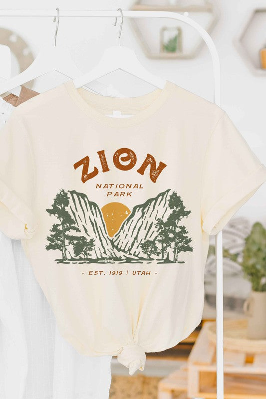 ZION NATIONAL PARK GRAPHIC TEE