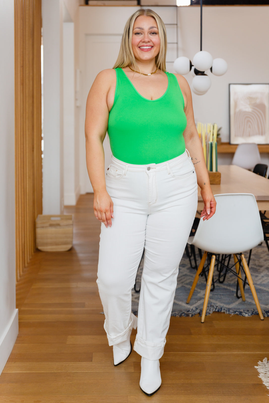 Diana Straight Leg Jeans In White - Dixie Hike & Style
