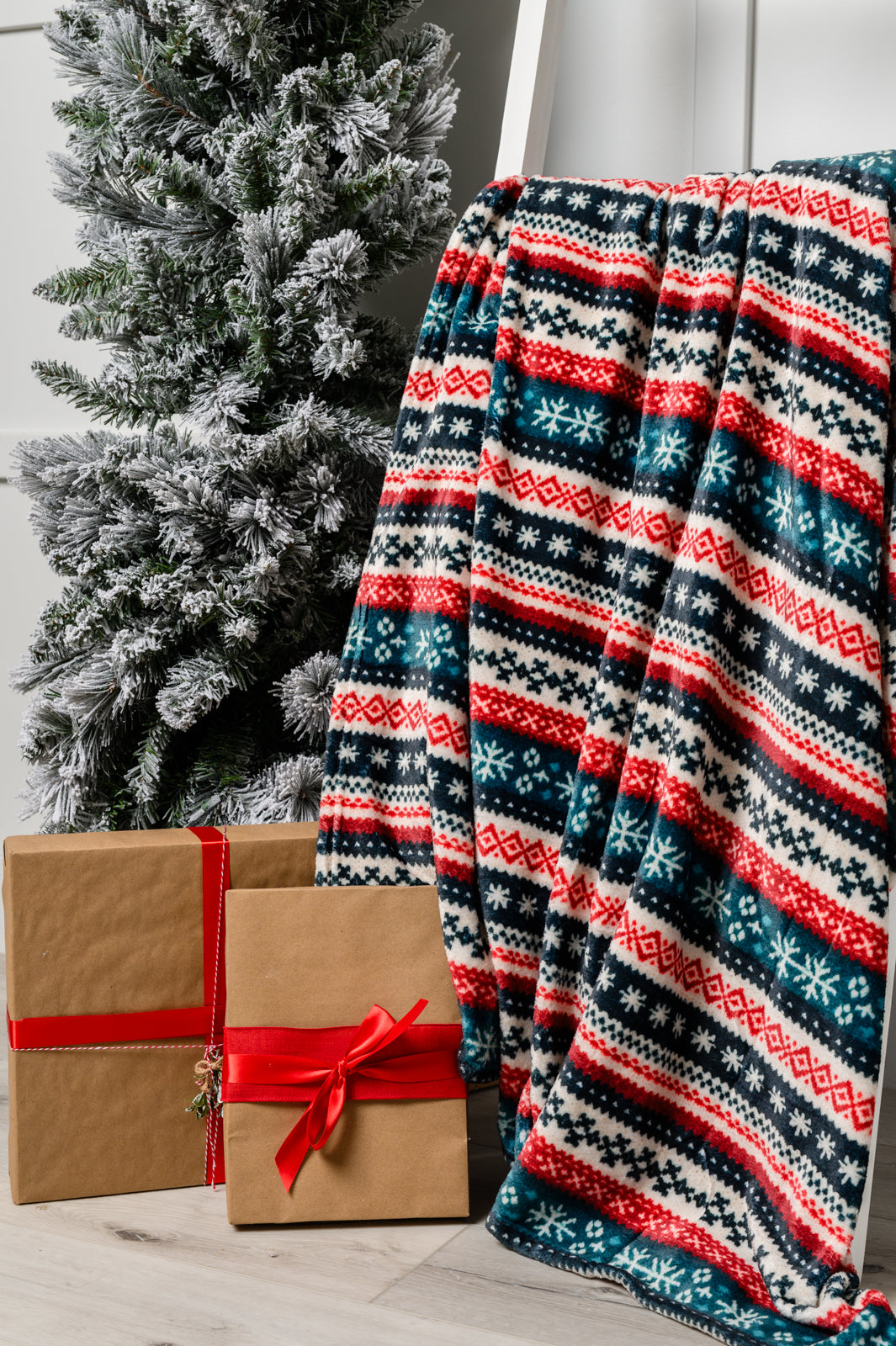 Holiday Fleece Blanket in Sweater Knit - Dixie Hike & Style