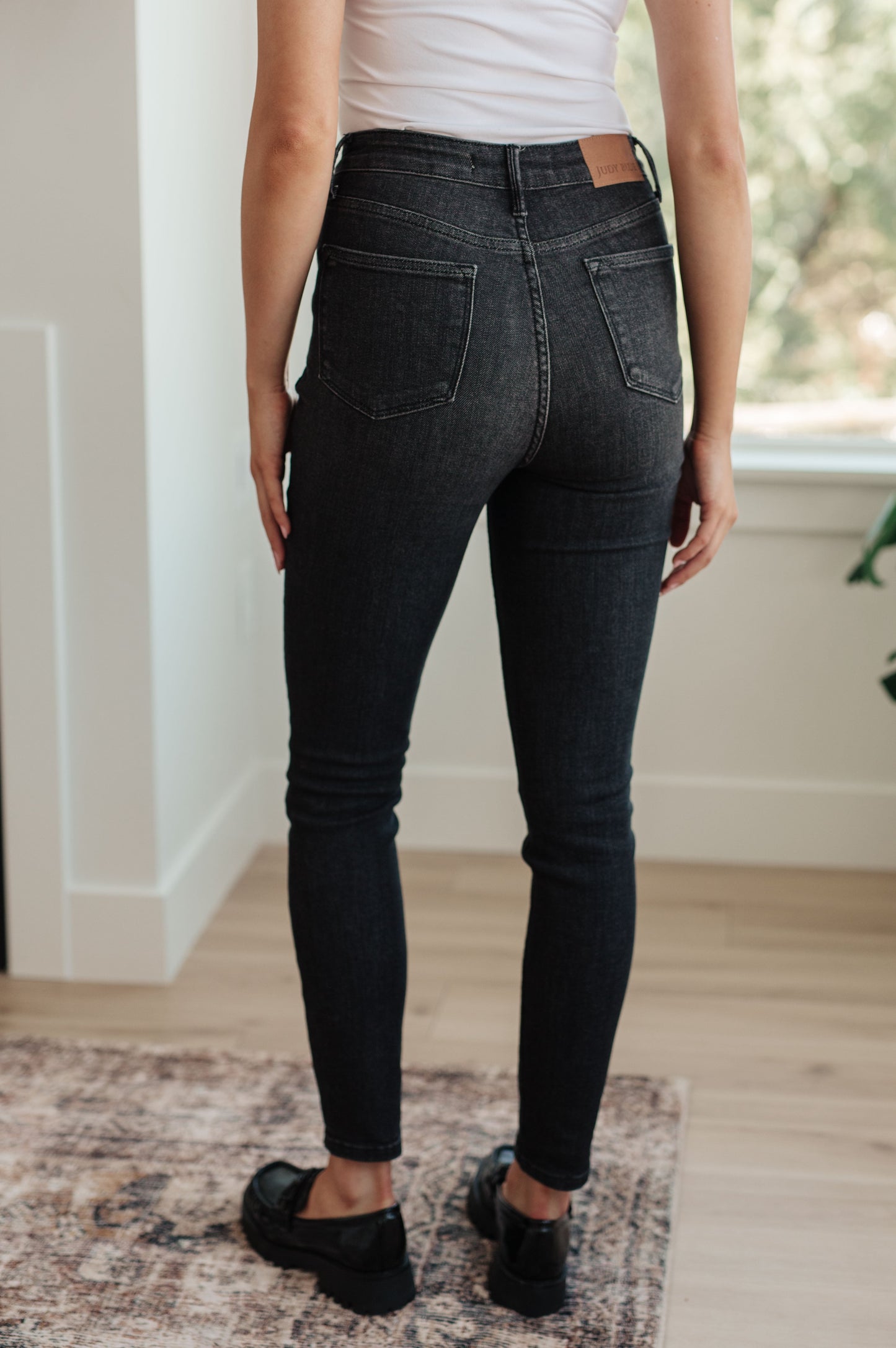Octavia High Rise Control Top Skinny Jeans in Washed Black - Dixie Hike & Style