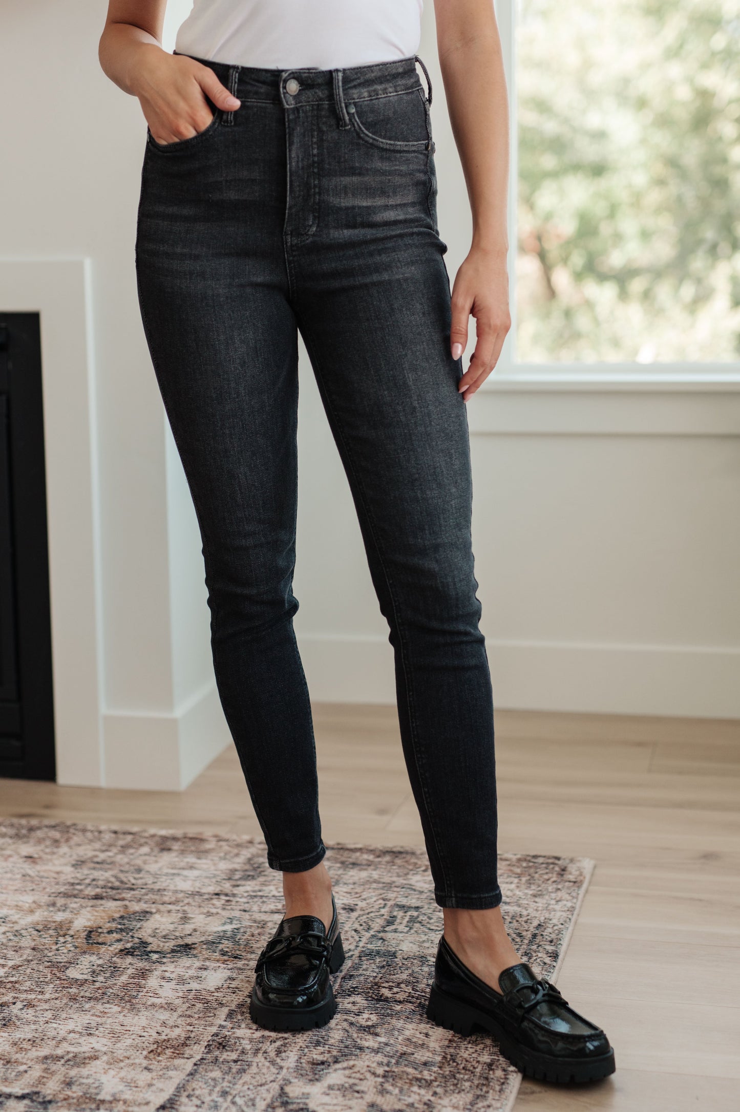 Octavia High Rise Control Top Skinny Jeans in Washed Black - Dixie Hike & Style